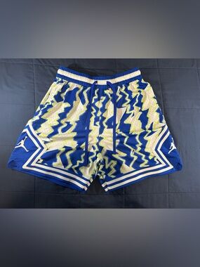 Nike Air Jordan Men’s XL Breakfast Club Diamond Short DQ7334-405 White Blue Volt